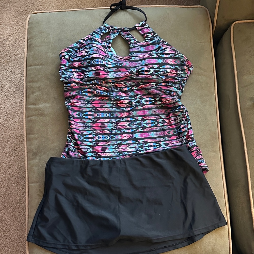 Island Waves Size 8 Colorful Halter Tankini with Black Skirt